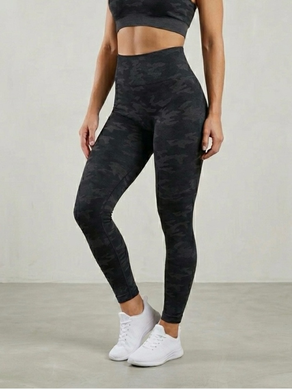 Spanx NWT Look At Me Now Seamless Leggings Black Camo Size Large FL3515